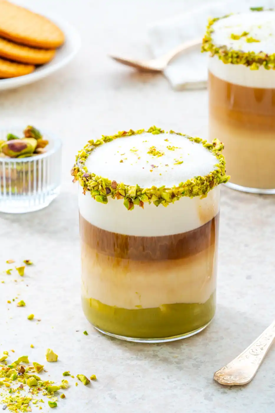 Ovseni_latte_macchiato_s_pistacijo.jpg.webp