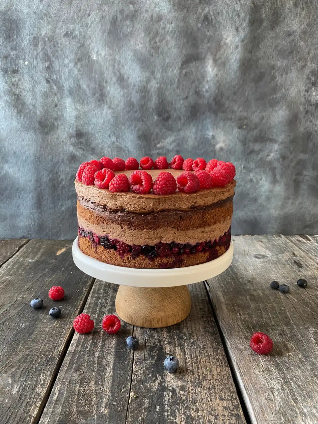 cokoladna_torta_z_jagodicevjem.jpg.webp
